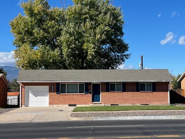1330 N Circle Dr in Colorado Springs, CO - Building Photo