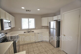 1602 S 79th Glen in Phoenix, AZ - Foto de edificio - Building Photo