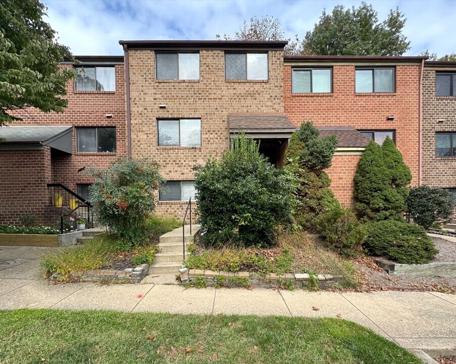 9036 Early April Way in Columbia, MD - Building Photo