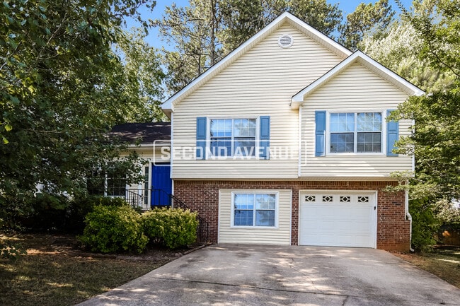 property at 2005 Chesterfield Dr