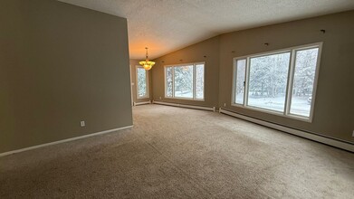 5040 Vance Dr in Anchorage, AK - Foto de edificio - Building Photo