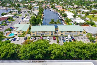 Cypress Cove Apartments in Pompano Beach, FL - Foto de edificio - Building Photo