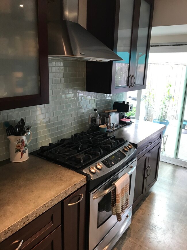 4040 Grand View Blvd, Unit 62 in Los Angeles, CA - Foto de edificio - Building Photo