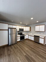 2019 SW Canyon Dr in Redmond, OR - Building Photo