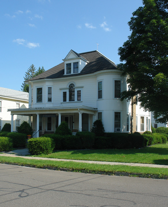 26 Walnut St in Oneonta, NY - Foto de edificio