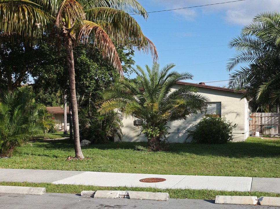 365-375 Cherry Rd in West Palm Beach, FL - Foto de edificio