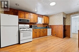 5292 Bridge St in Niagara Falls, ON - Foto de edificio - Building Photo