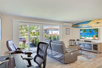 2298 Via Puerta, Unit P in Laguna Woods, CA - Building Photo - Building Photo