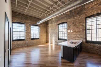 CWC Community Within the Corridor in Milwaukee, WI - Foto de edificio - Building Photo