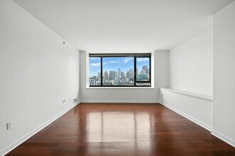 250 King St in San Francisco, CA - Foto de edificio - Building Photo