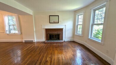 26 Oak St in Wellesley, MA - Building Photo - Building Photo