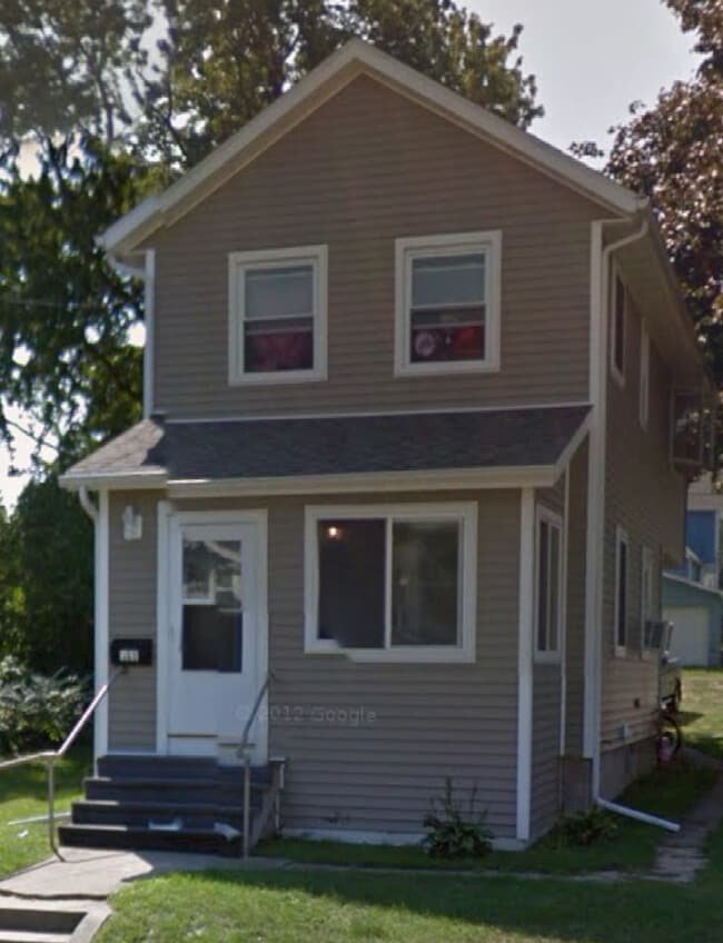 property at 811 E Garden St