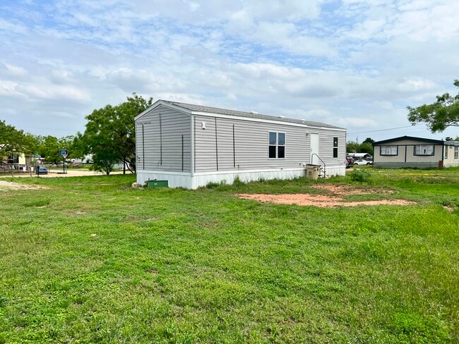 117 Seminole St in Tye, TX - Building Photo - Building Photo