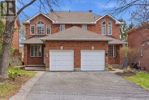 26 Highmont Ct in Ottawa, ON - Building Photo