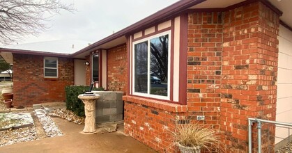 7006 Avenue S in Lubbock, TX - Building Photo - Building Photo