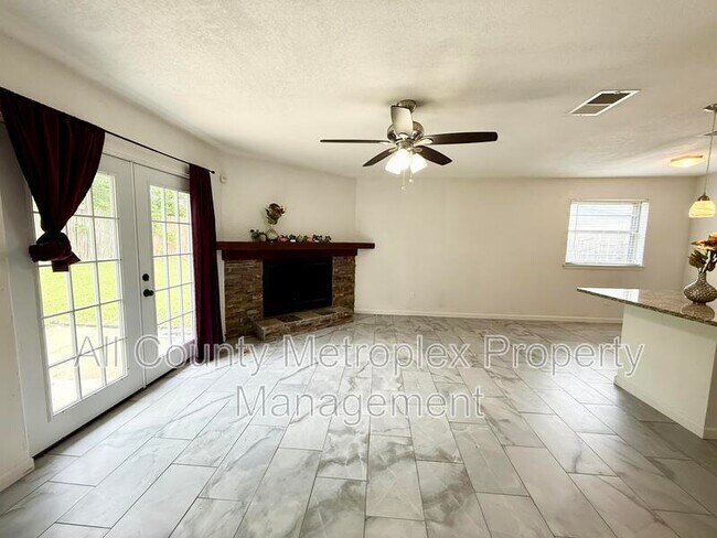 3400 Chatham Ct in Forest Hill, TX - Building Photo - Building Photo