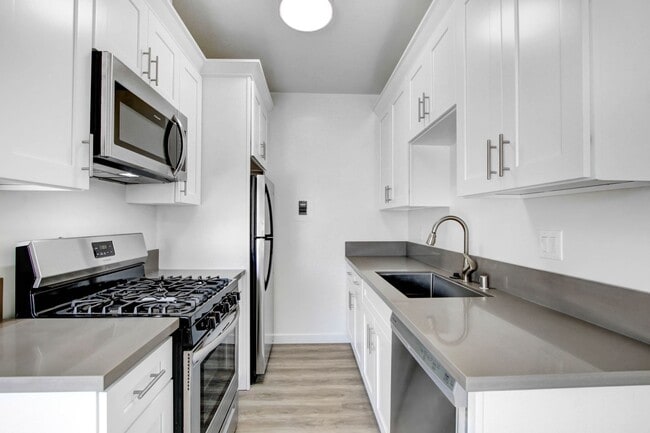 1010 Pico Blvd, Unit 10 in Santa Monica, CA - Foto de edificio - Building Photo