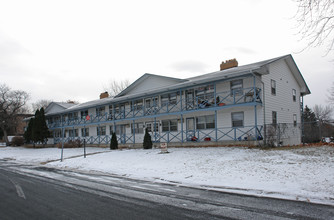 Hillcrest Apartments in Columbia Heights, MN - Foto de edificio - Building Photo