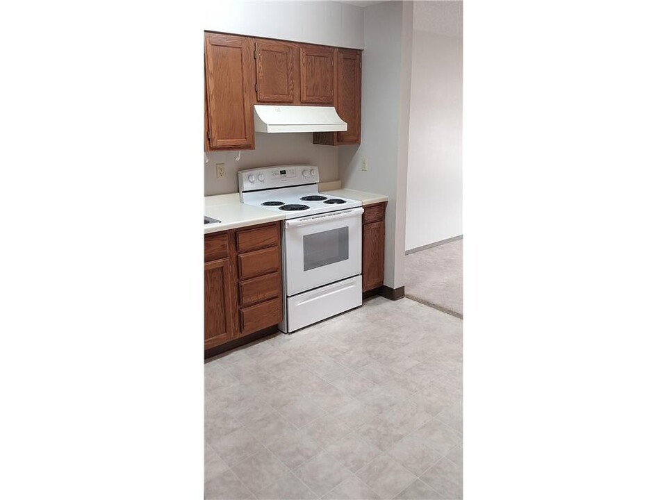 1602 Pioneer Ct in Thief River Falls, MN - Building Photo