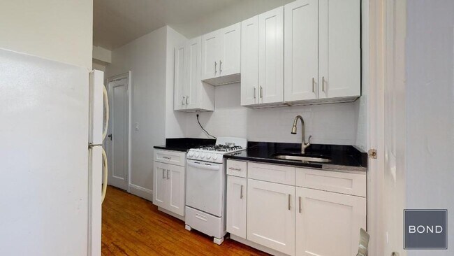 1502 1st Ave in Manhattan, NY - Foto de edificio - Building Photo