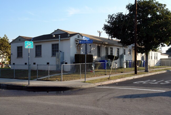 946 S Grevillea Ave in Inglewood, CA - Building Photo - Building Photo