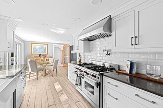 4 Country Dr in Hingham, MA - Building Photo - Building Photo