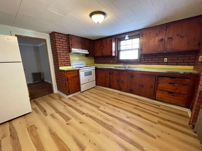 147 Dewey Ave in Pittsfield, MA - Building Photo - Building Photo