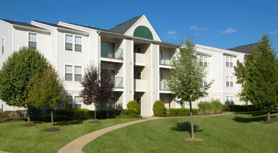 Glen Ridge Commons Apartments in Woodbridge, VA - Building Photo