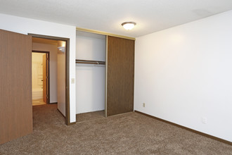 Woodlake Apartments in Sioux Falls, SD - Building Photo - Interior Photo