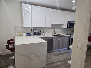 203 E 3rd St in Hialeah, FL - Building Photo - Building Photo