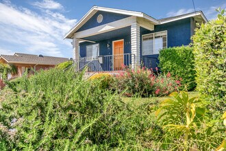 2347 Moss Ave in Los Angeles, CA - Foto de edificio - Building Photo