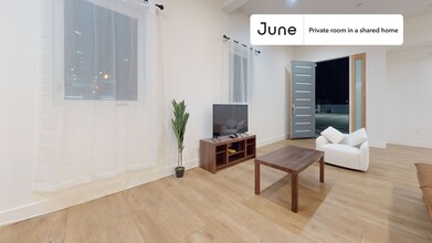 Private bedroom in 4 bed/4 bath Home in Los Angeles, CA - Building Photo - Building Photo