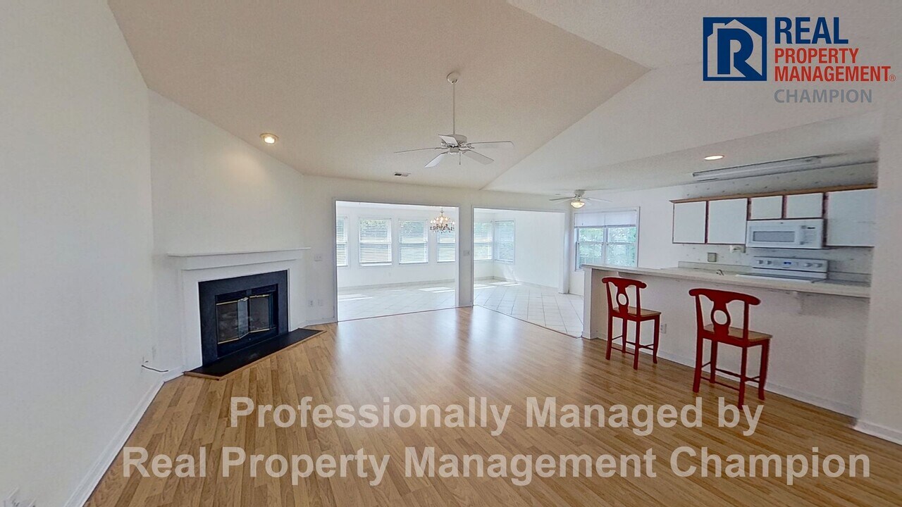 303 Putnam Dr in Wilmington, NC - Building Photo