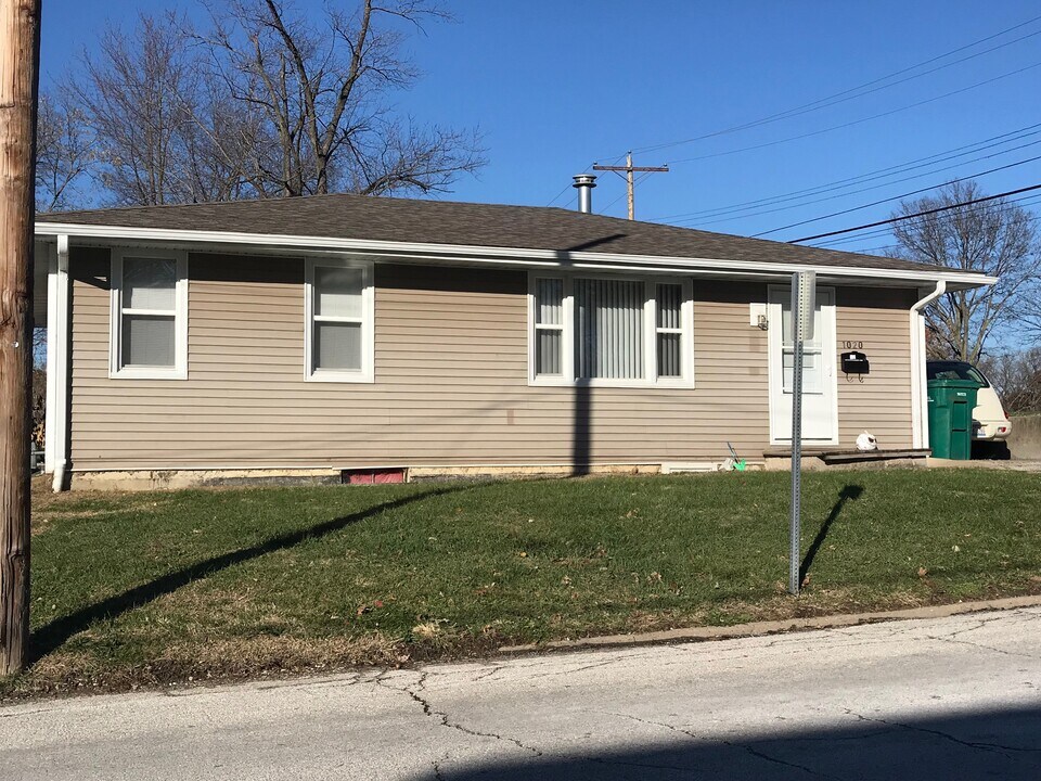 1020 W Calhoun St in Macomb, IL - Building Photo