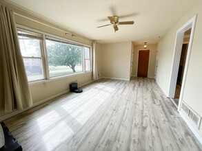 204 Newfield Dr in West Columbia, SC - Foto de edificio - Building Photo