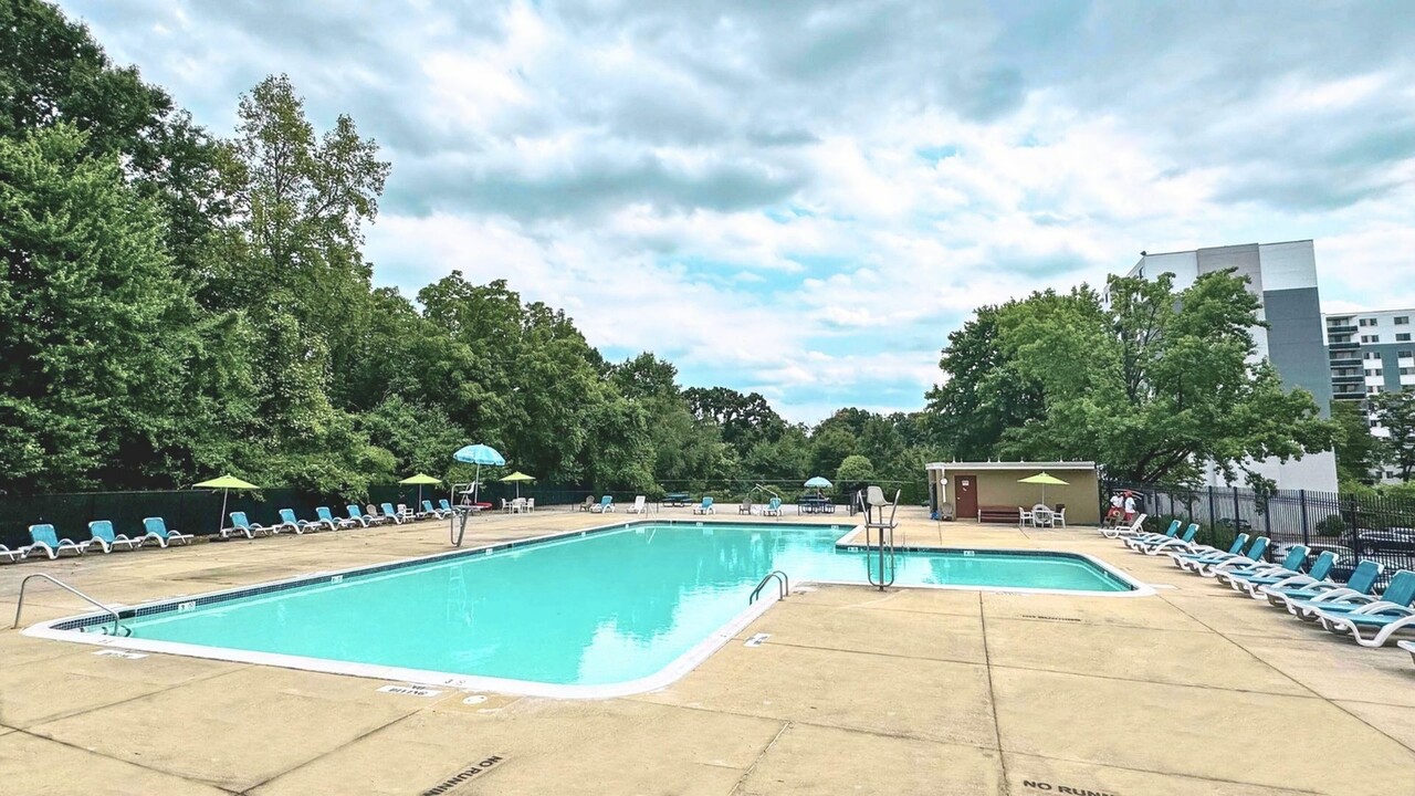 Hampshire Tower Apartments in Takoma Park, MD - Foto de edificio