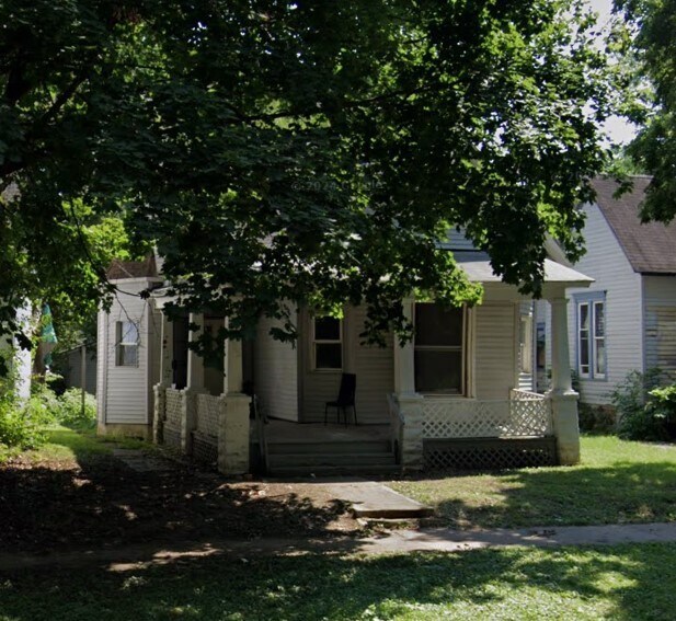 1657 E William St in Decatur, IL - Building Photo