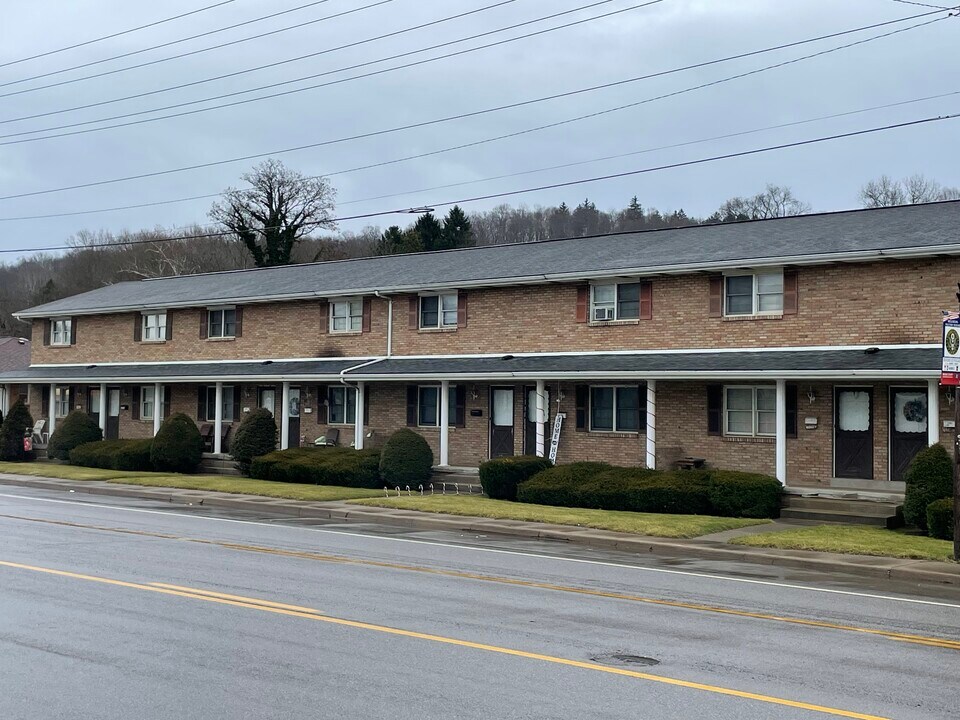 1706 Commerce St in Wellsburg, WV - Building Photo