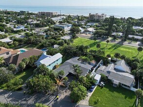 1445 Bayshore Dr in Cocoa Beach, FL - Foto de edificio - Building Photo