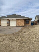 201 Barrett Pl in Edmond, OK - Building Photo