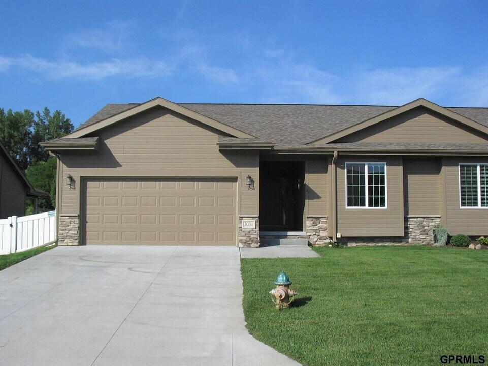 3031 Lakeside Dr in Plattsmouth, NE - Building Photo