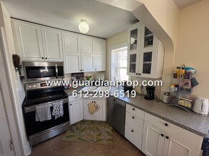 625 Marshall Ave in St. Paul, MN - Building Photo - Building Photo