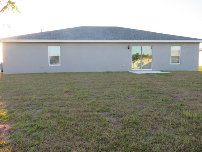 2605 NE 6th Pl in Cape Coral, FL - Foto de edificio - Building Photo