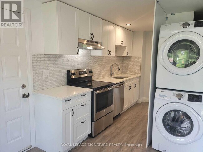 726 Grandview Dr in Oshawa, ON - Building Photo - Building Photo