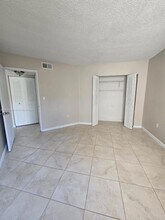 6272 NW 186th St, Unit 110 in Hialeah, FL - Building Photo - Building Photo