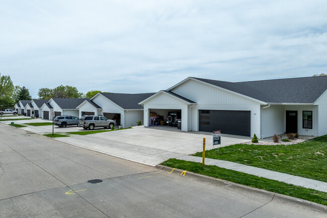 Monroe Luxury Condos in Mount Pleasant, IA - Building Photo - Building Photo