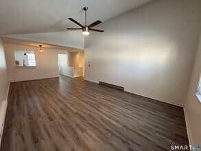 699 S Main St, Unit 323 in Torrington, CT - Building Photo - Building Photo