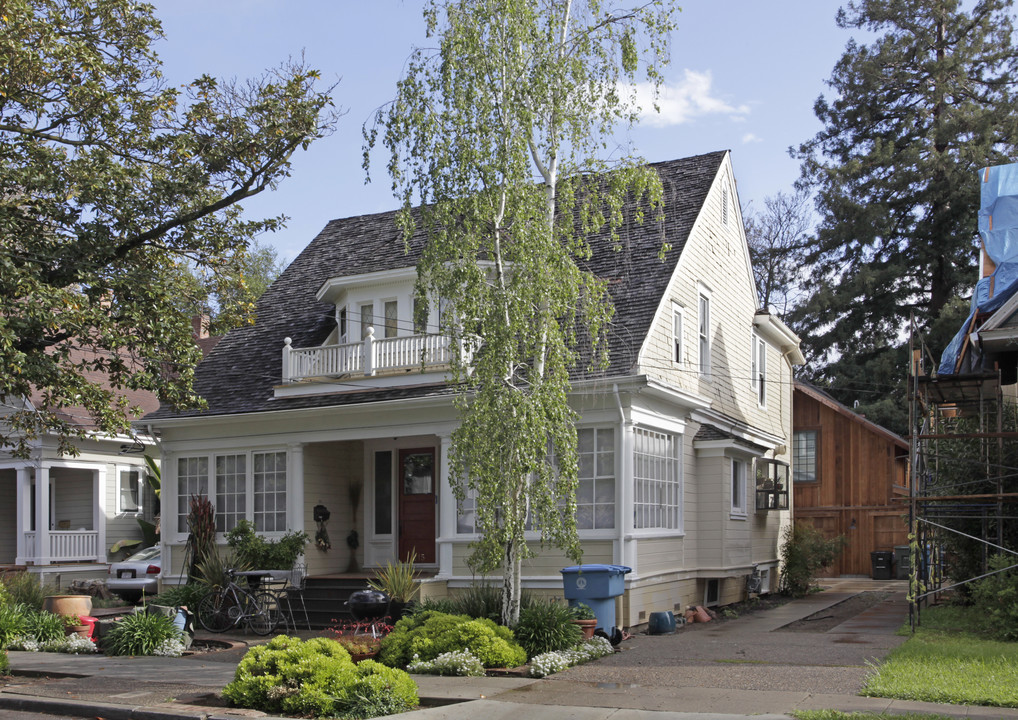 215 Cowper St in Palo Alto, CA - Foto de edificio