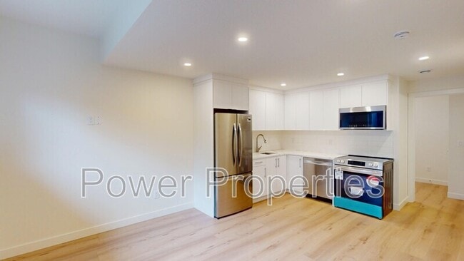 property at 2004 33 St SW