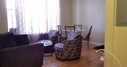 2403 N Hamlin Ave in Chicago, IL - Building Photo - Building Photo
